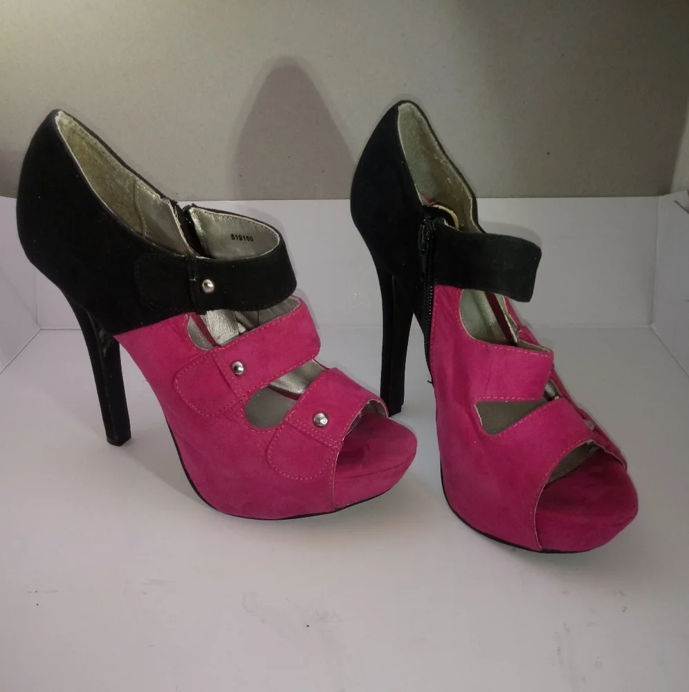 Charlotte Russe Womens Black and Pink Suede